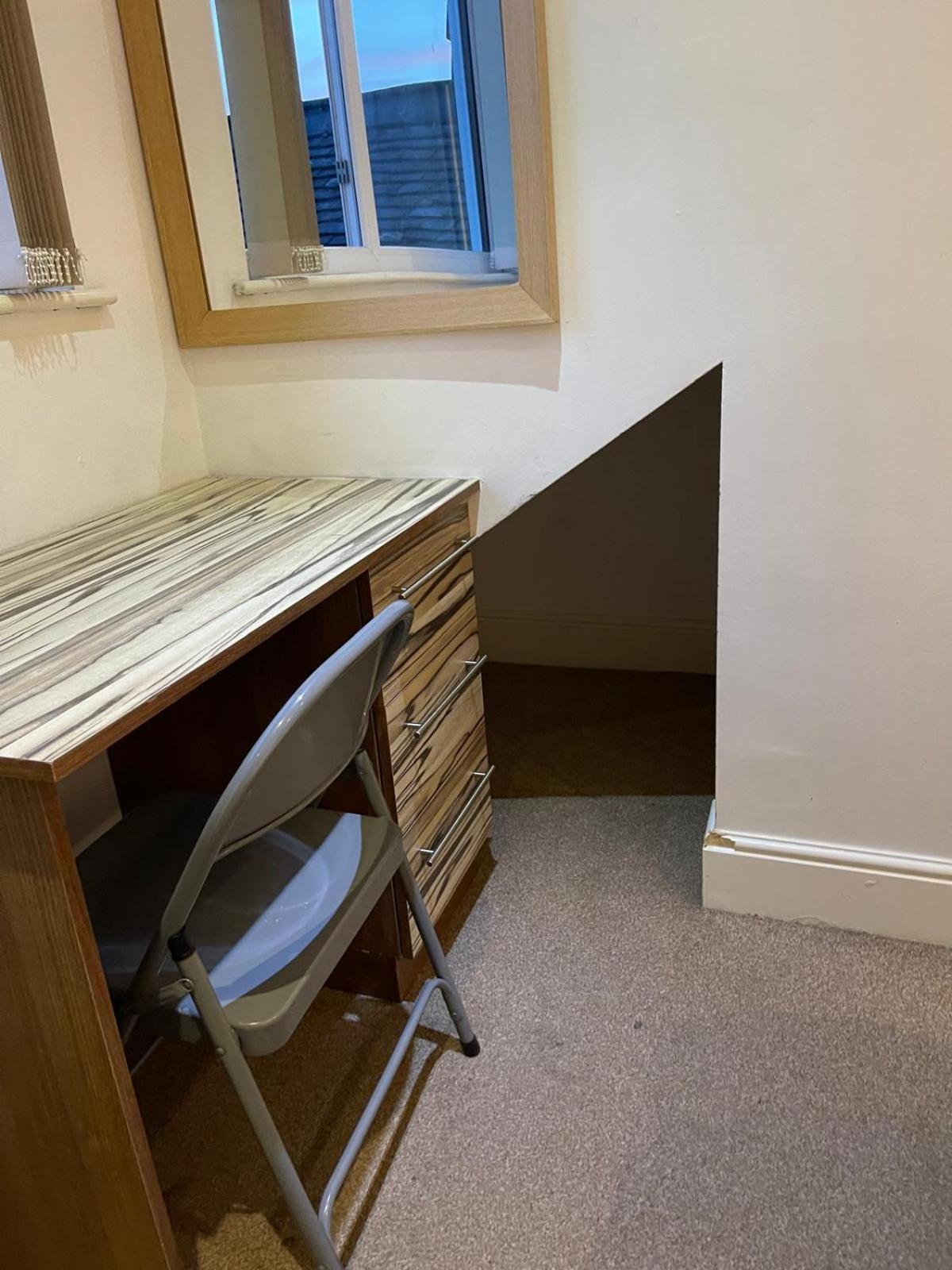 Town Centre, Very Convenient Newcastle-under-Lyme Exterior foto